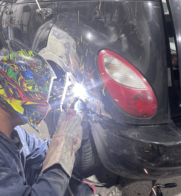 High-tech auto repair service